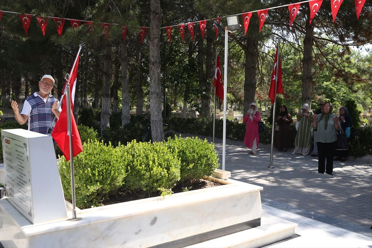 Ömer Halisdemir'in kabrinde 10. yılda ziyaretçi akını