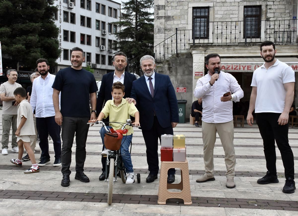 Ordu'da Kur'an kursu öğrencilerine bisiklet ve paten hediye edildi
