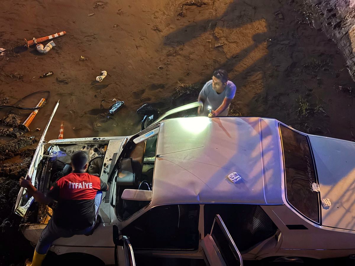 Osmaniye'de Kontrolden Çıkan Otomobil Sulama Kanalına Düştü: 4 Yaralı