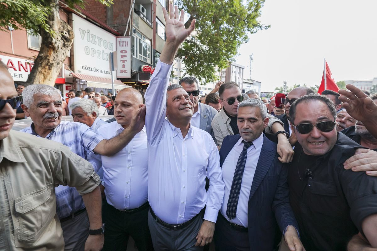 Özgür Özel ve 90'ın üzerinde CHP'li milletvekili YENİ Parti'ye geçiyor