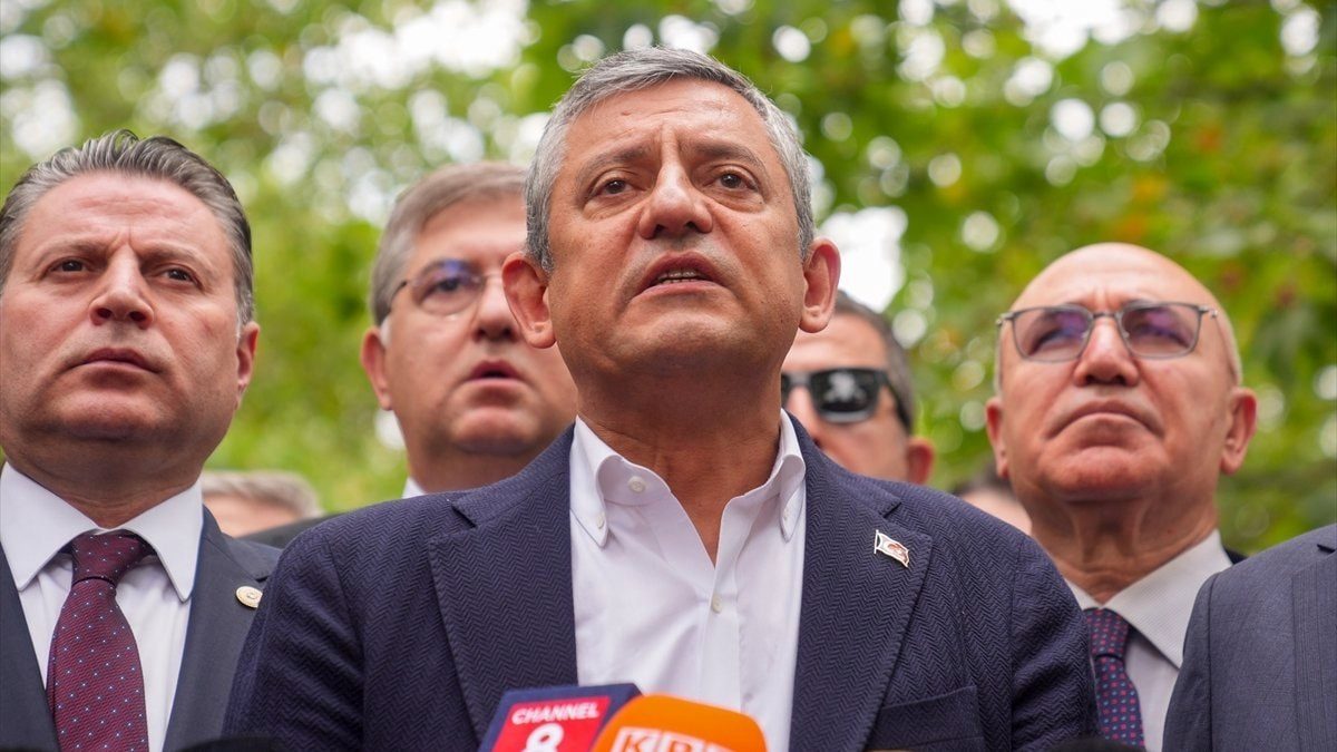 Özgür Özel'den Mansur Yavaş için 'Ben yokum' demeyen herkes bizimledir mesajı