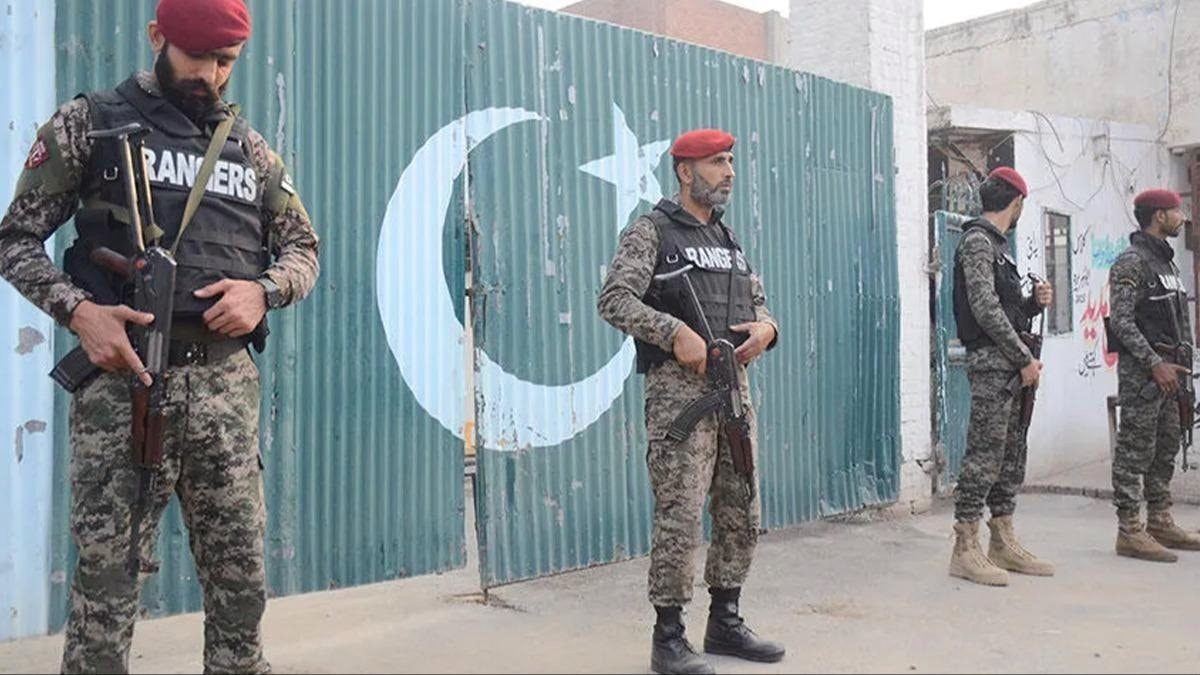 Pakistan'da polis noktasına silahlı saldırı: 9 ölü 28 yaralı