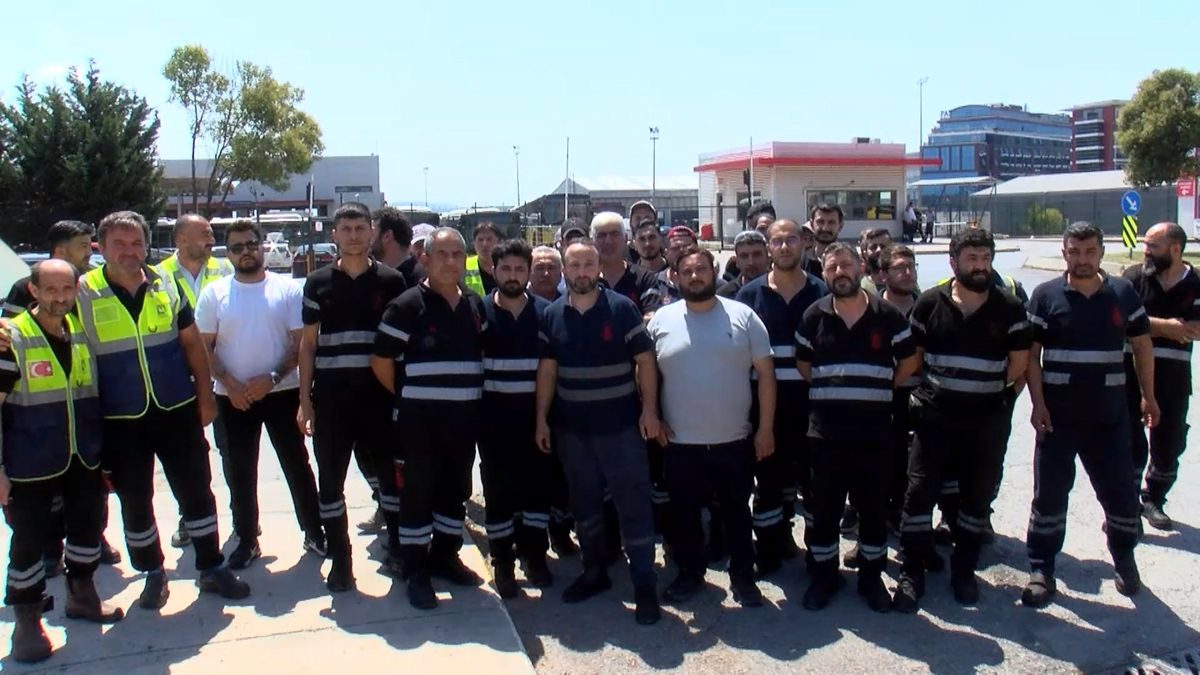 Pendik İETT Garajı'nda İşçilerden Maaş Eylemi