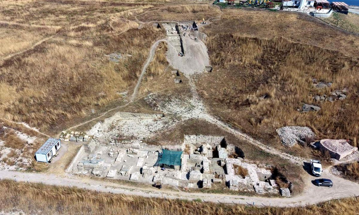 Perinthos Antik Kenti'nde ortaya çıkarılan tiyatroda, Helenistik Dönem'e ait izlere rastlandı