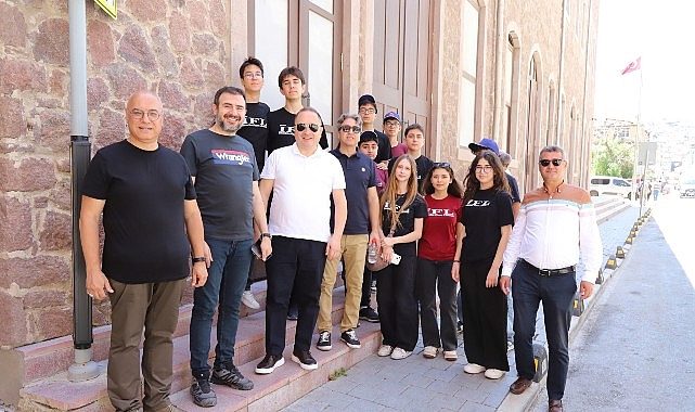 Rektörle Flanörlük Etkinliğinde Kemeraltı'nın Tarihi ve Kültürel Mirası Keşfedildi