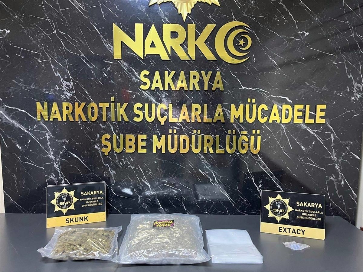 Sakarya'da otoyolda uyuşturucu sevkiyatı yapan 1 zanlı tutuklandı