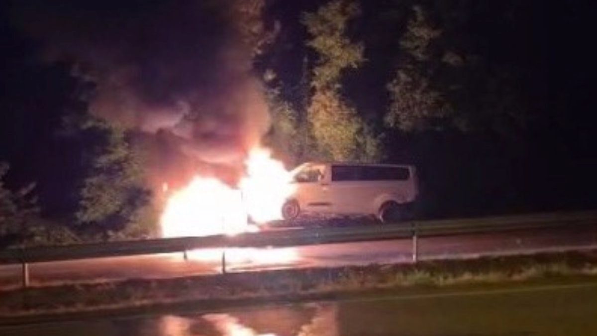 Samsun'da seyir halindeki çekici alev aldı: Üzerindeki kamyonet de yandı