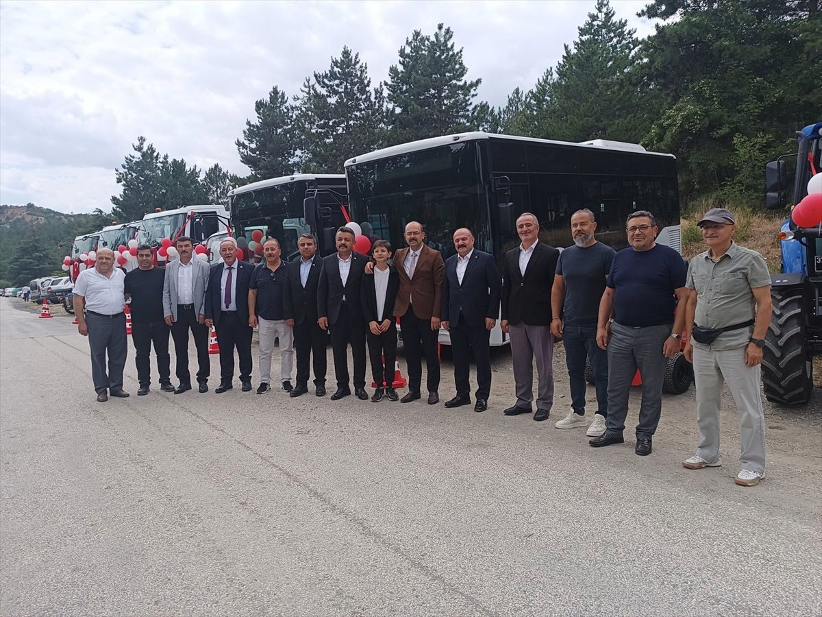 Tosya Belediyesi 14 yeni aracı hizmete aldı