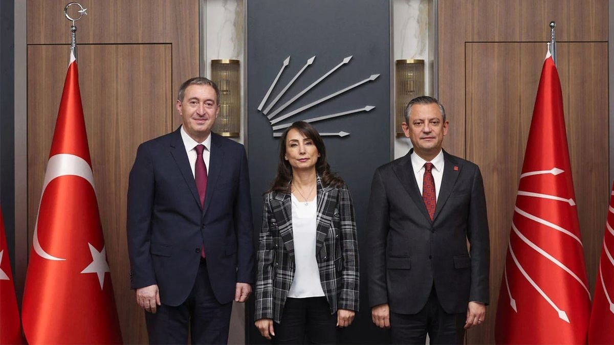 Tülay Hatimoğulları ve Tuncer Bakırhan'dan, YENİ Parti Kurucu Genel Başkanı Özel'e tebrik