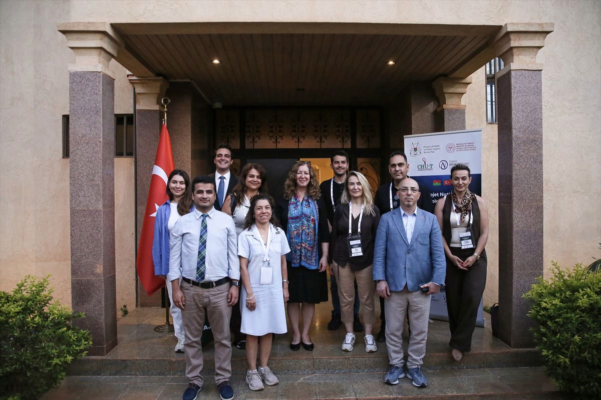 Türkiye'nin Vagadugu Büyükelçisi Esirgen, Burkina Faso'daki Türk organ nakli heyetini kabul etti