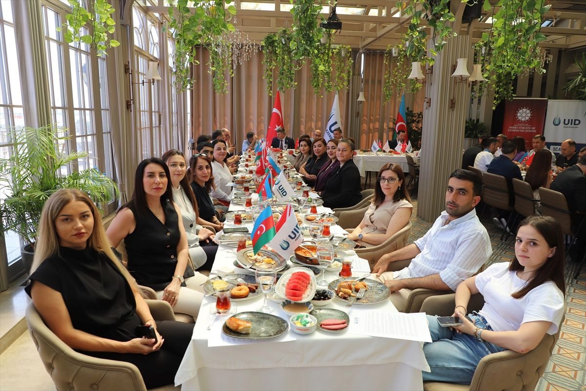 Uluslararası Demokratlar Birliği, Azerbaycanlı gazetecileri kahvaltıda buluşturdu