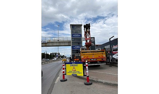 Üst geçitler yeni aydınlatma sistemiyle daha güvenli