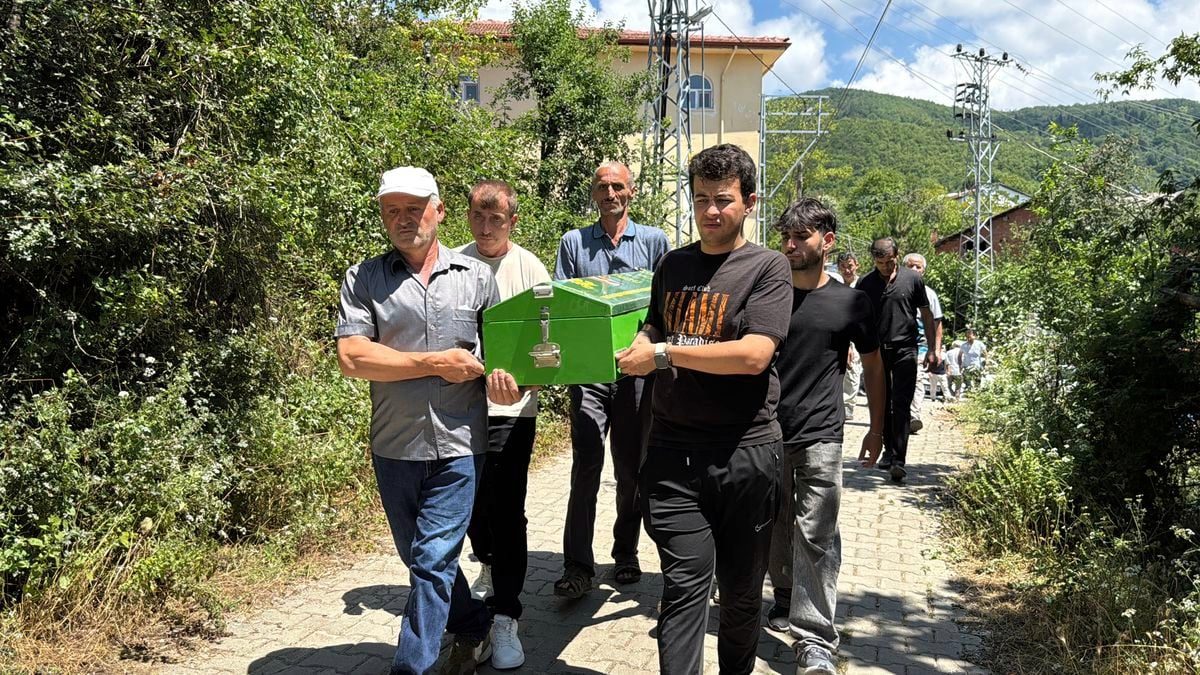 Yangında yaşamını yitiren Berkant bebek, toprağa verildi