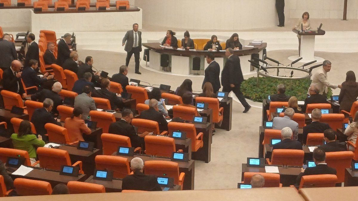 Yeni Parti'nin kurulmasıyla TBMM'de oturma düzeni değişti