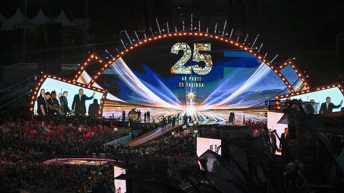 3 milletvekili ve 7 belediye başkanı AK Parti'ye katıldı