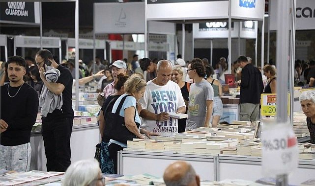 8. Edremit Kitap Fuarı Kitapseverlere kapılarını açtı