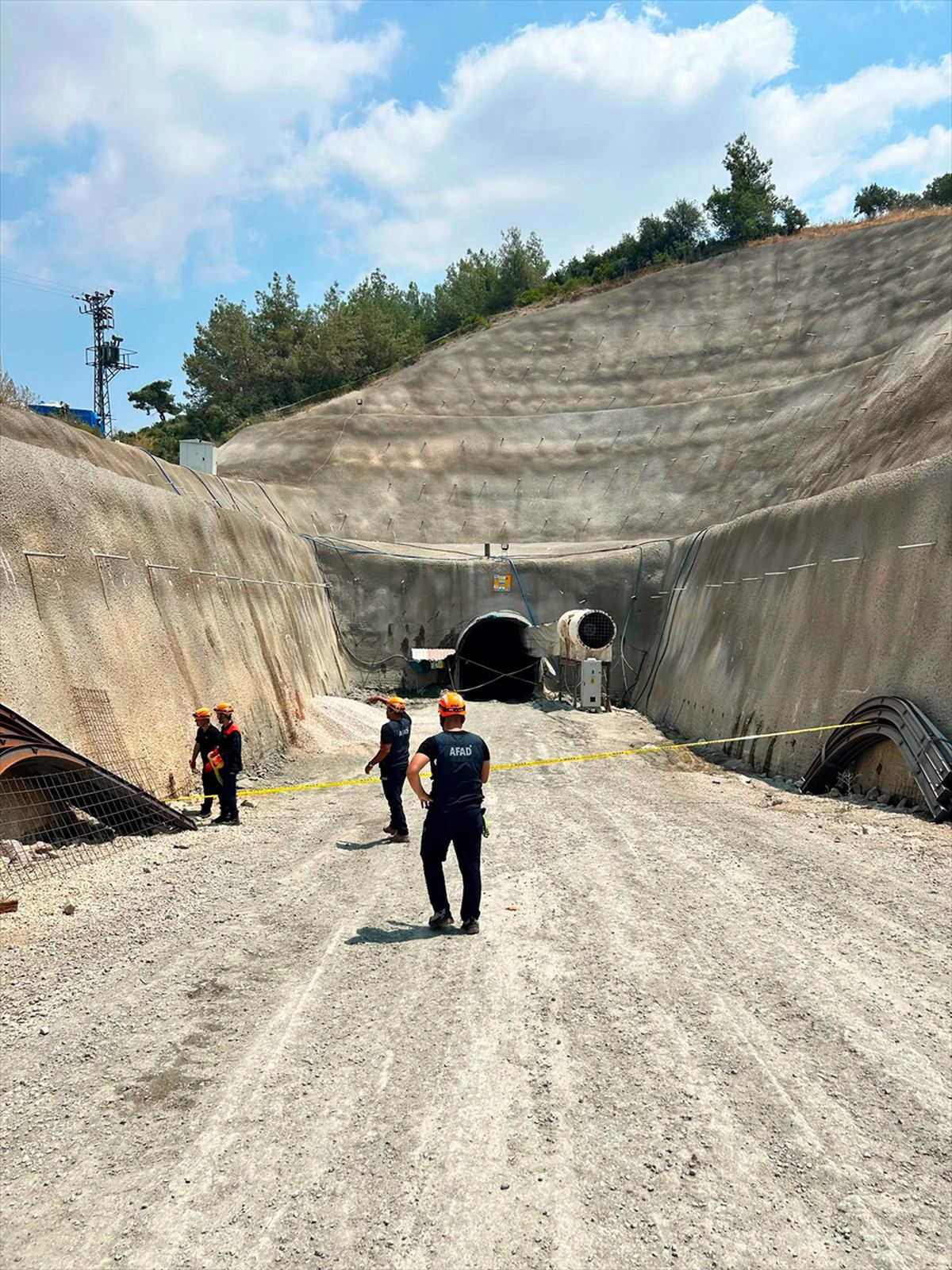 Adana'da tünel göçüğü: 1 işçi hayatını kaybetti