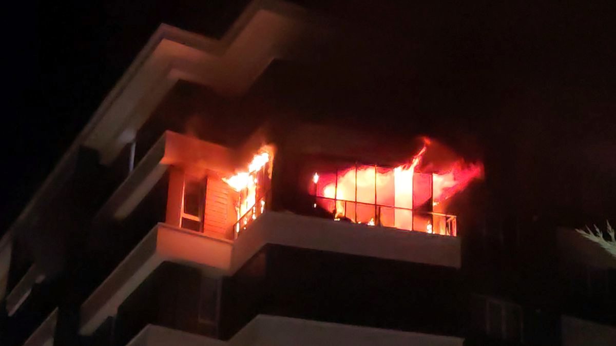 Aksaray'da Apartman Yangını: 14 Kişi Dumandan Etkilendi