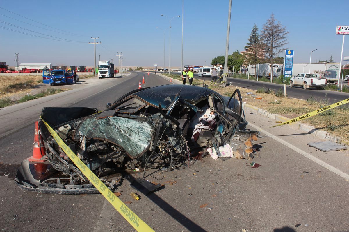 AKSARAY'DA FECİ KAZA: 2 ÖLÜ, 2 AĞIR YARALI