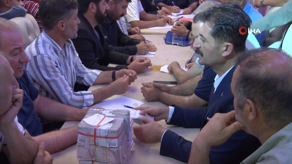 Ankara'da sünnet düğününde servet değerinde takı takıldı