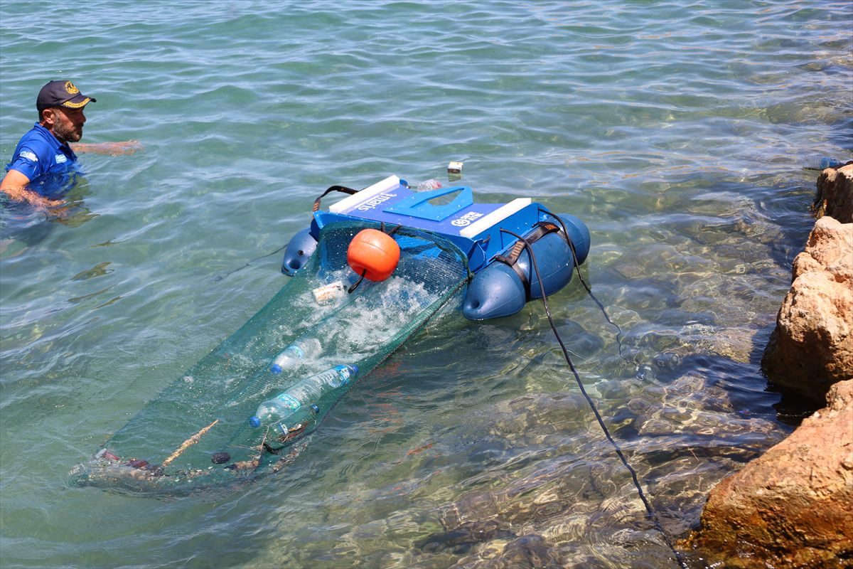 Antalya'da Deniz Temizliği İçin 'Çöp Kapar' Robotlar