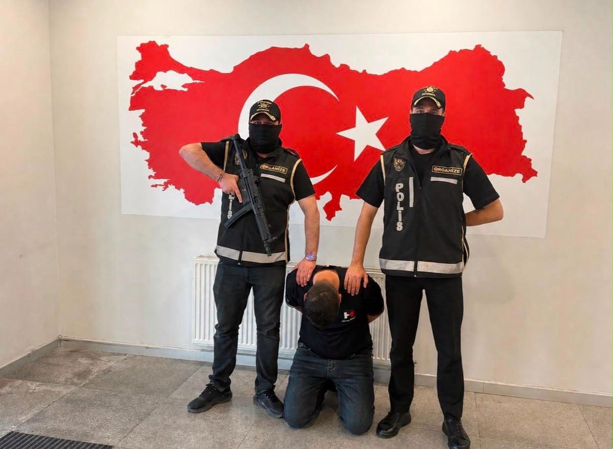 Azerbaycan'da Yakalanan Yeni Nesil Suç Örgütü Üyesi Türkiye'ye Getirildi