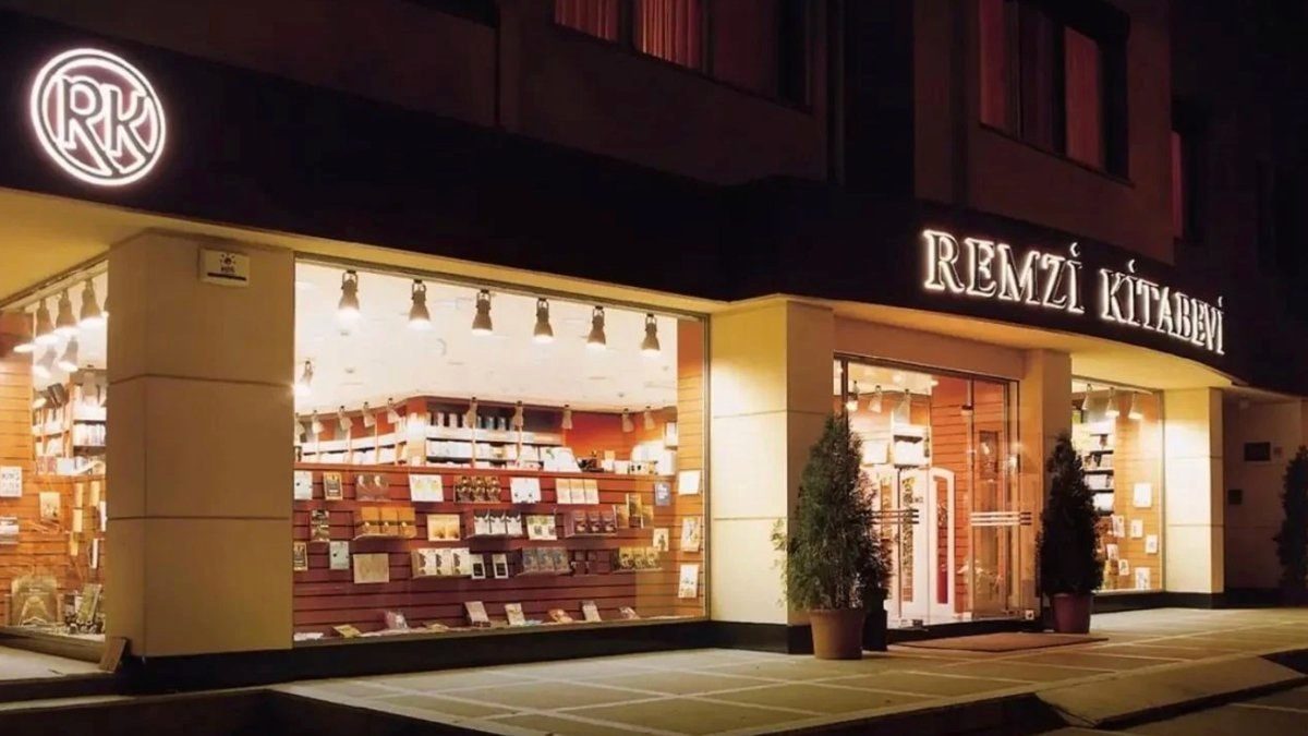 Bağdat Caddesi'ndeki Remzi Kitabevi kapanıyor