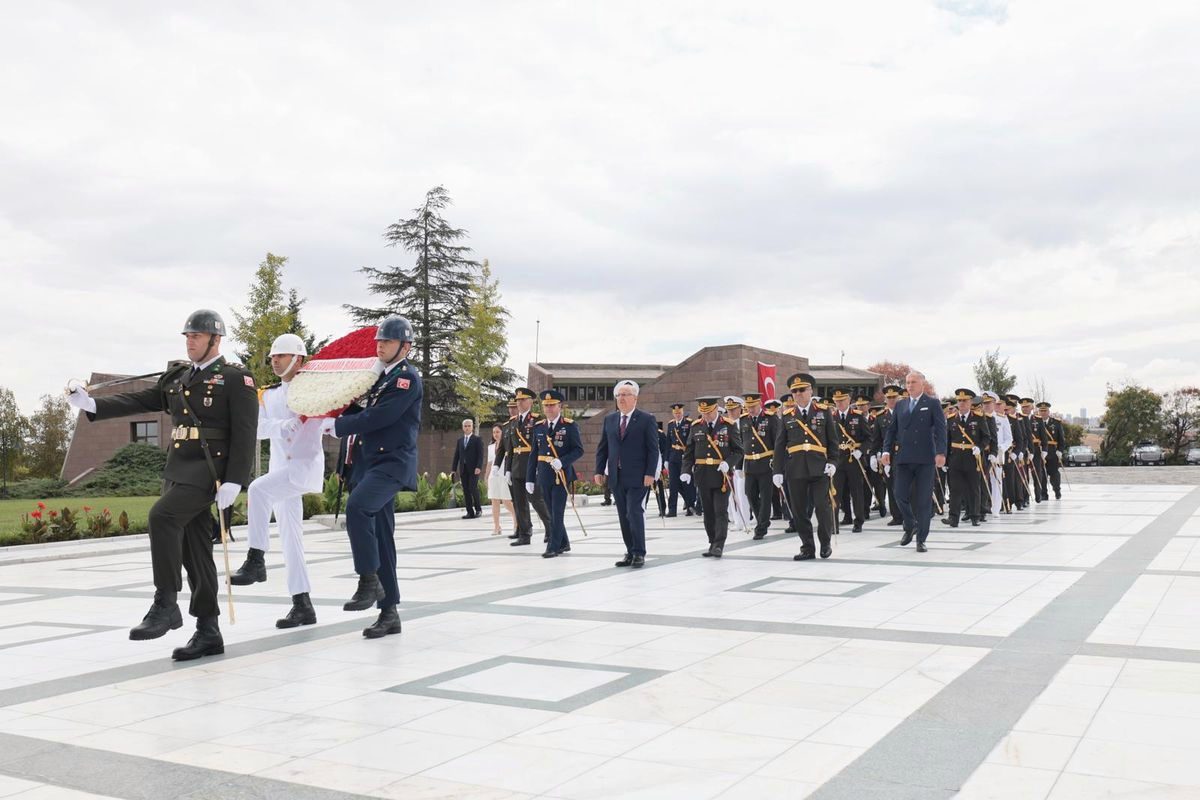 Bakan Güler, 30 Ağustos'ta Anıt Mezarlığı'nı Ziyaret Etti
