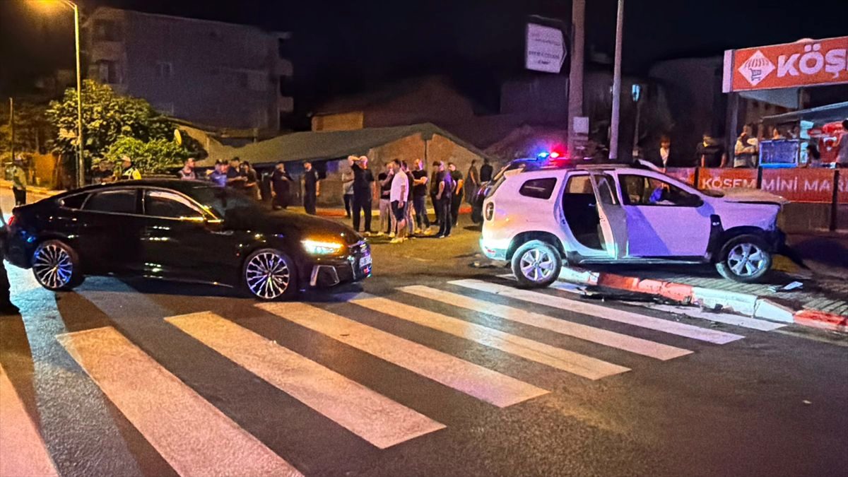 Bartın'da Polis ve Otomobil Çarpıştı: 2 Polis Yaralı