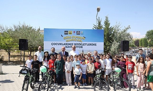 Başkan Altay ve Başkan Kavuş 40 Gün Camiye Gelen Çocukların Bisiklet Sevincine Ortak Oldu