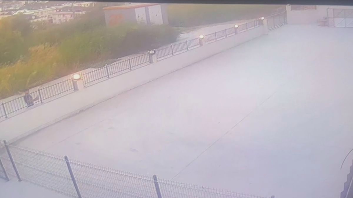 Beylikdüzü'nde Sokakta Rastgele Ateş Açan Şüpheliler Kamerada