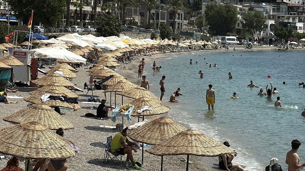 Bodrum'da 40 Derece Sıcaklık Sahilleri Doldurdu