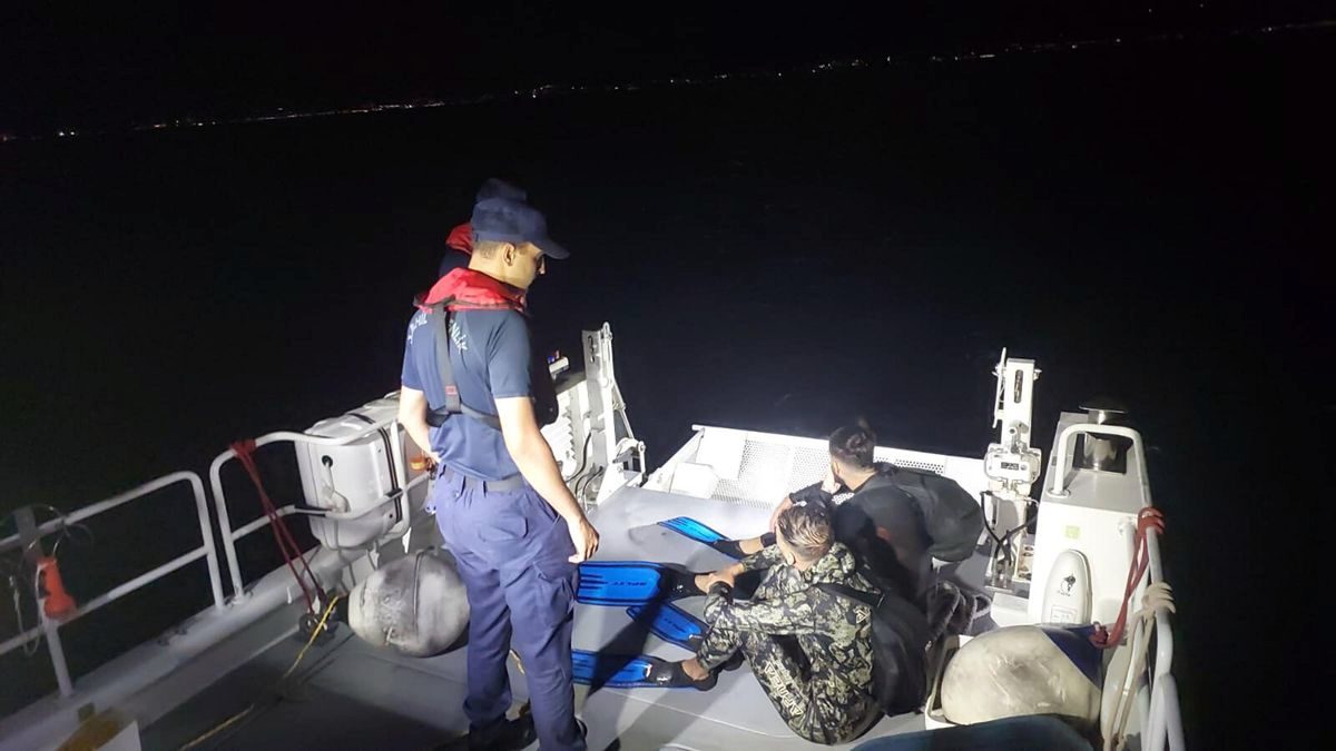 Bodrum’da yüzerek Yunanistan’a geçmeye çalışan 2 kaçak göçmen yakalandı