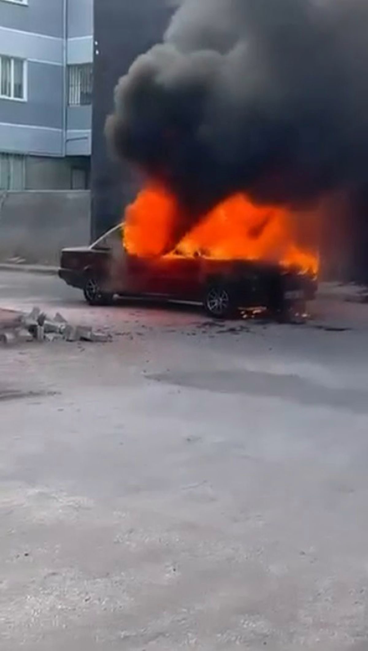 Bursa'da Park Halindeki Otomobilde Yangın