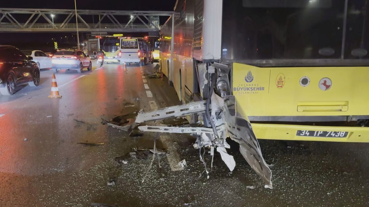 Büyükçekmece'de zincirleme kaza: 3 yaralı