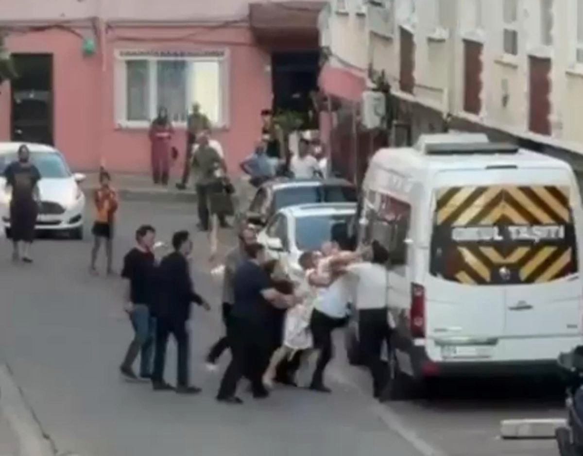 Çorlu'da komşu aileler arasında keserli kavga: 3 gözaltı
