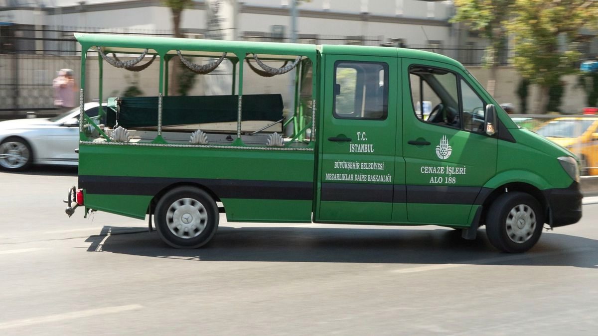 Denizolgun'un mezarından alınan örnekler yeniden defnedildi