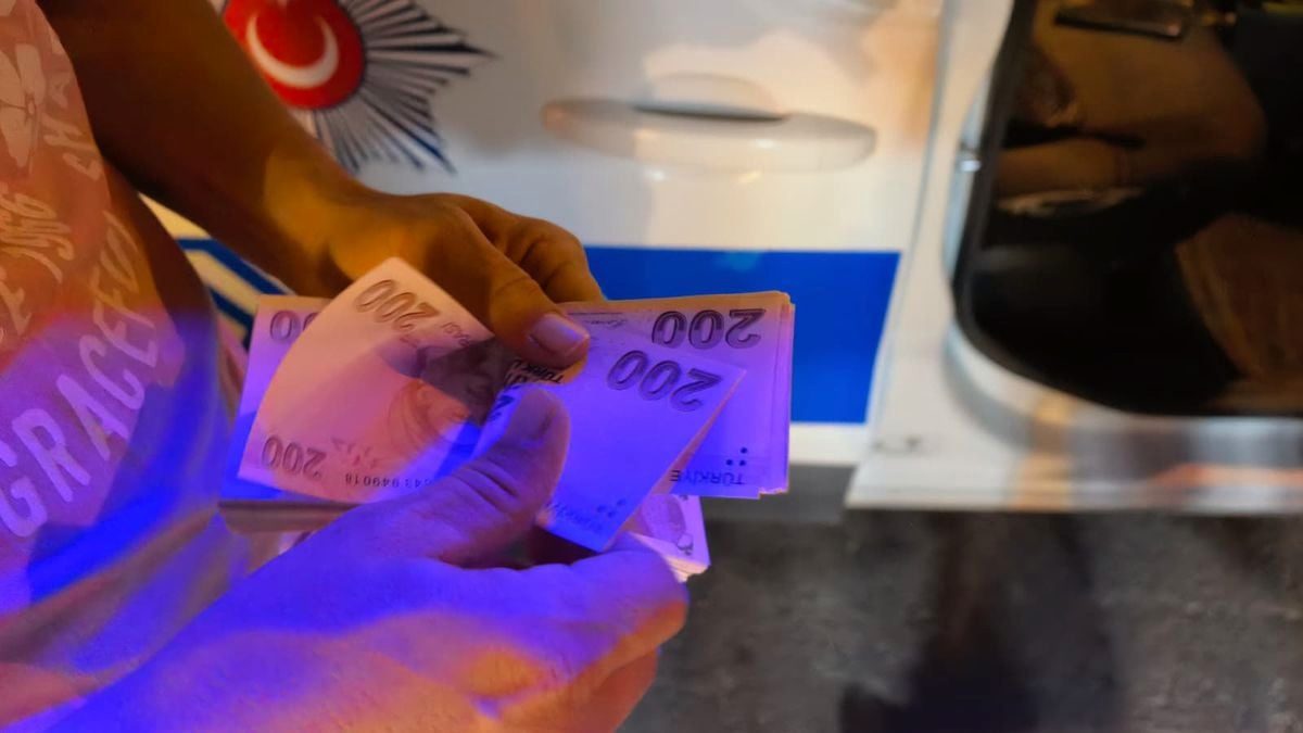 Dürüst Vatandaş 30 Bin Lirayı Polise Teslim Etti
