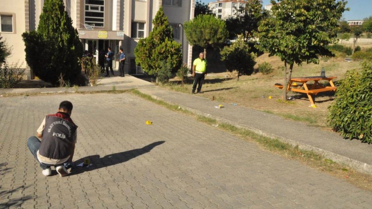 Edirne'de emekli polis dehşet saçtı: 1'i ağır 3 yaralı