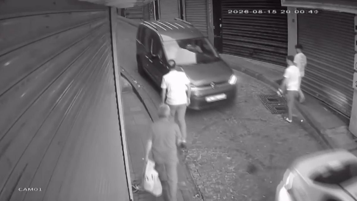 Fatih'te 'aracı üzerime sürdün' tartışması bıçaklı kavgaya dönüştü