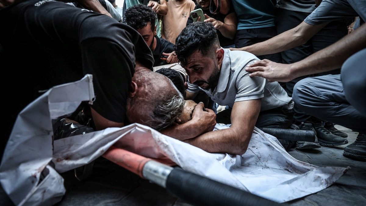 Gazze'de yıkılan 20 evin enkazından 233 Filistinlinin naaşı çıkarıldı