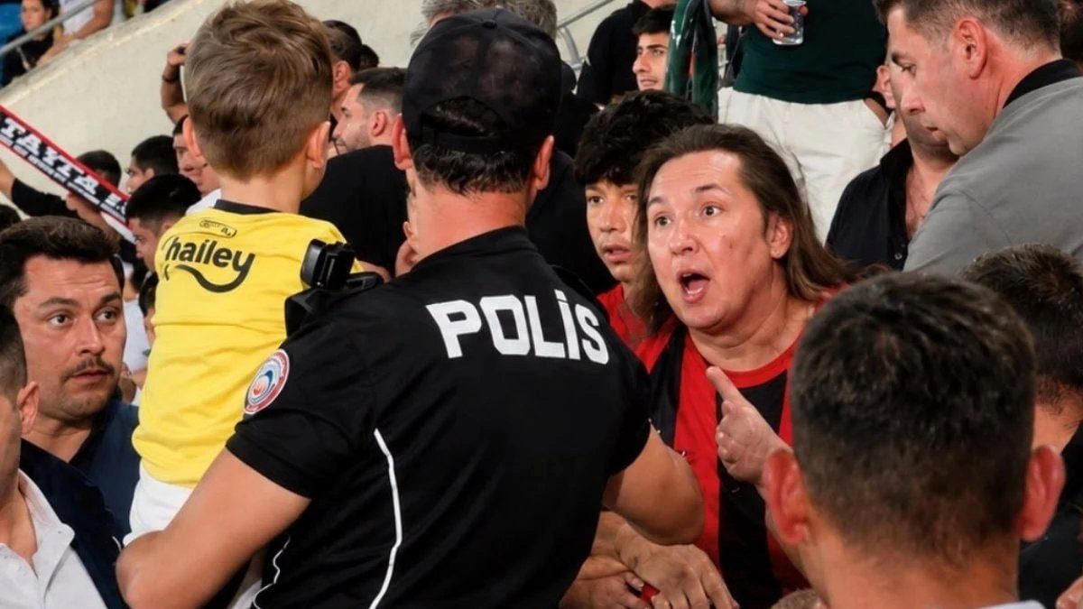 Gençlerbirliği-Fenerbahçe maçında çocuğun formasını çıkartılmasına neden olan Ş.A. gözaltında