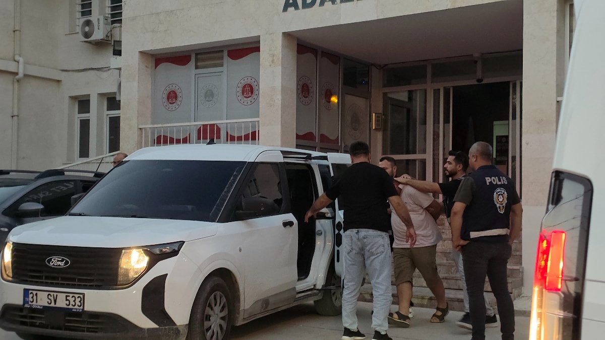 Hatay'da 16 yaşındaki çocuğu silah zoruyla alıkoyan iki şüpheli tutuklandı