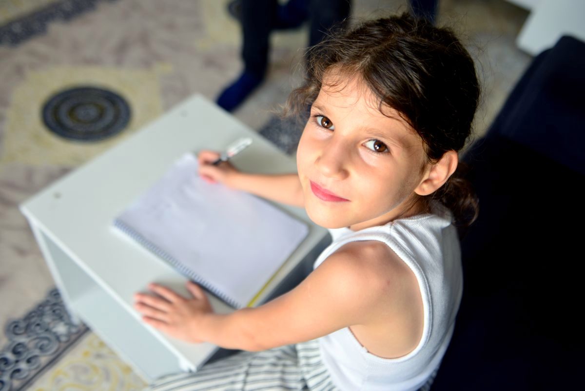 İşitme Engelli Kızın Biyonik Kulak Çığlığı