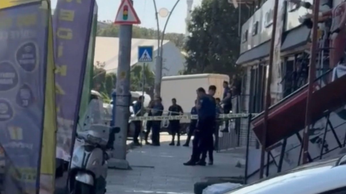 İstanbul'da işçinin 3'üncü kattan düştüğü anlar kamerada