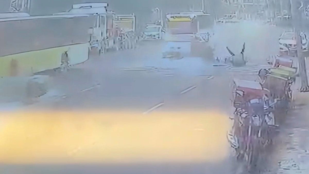 İstanbul'da motosiklet sürücüsünün kazası kamerada