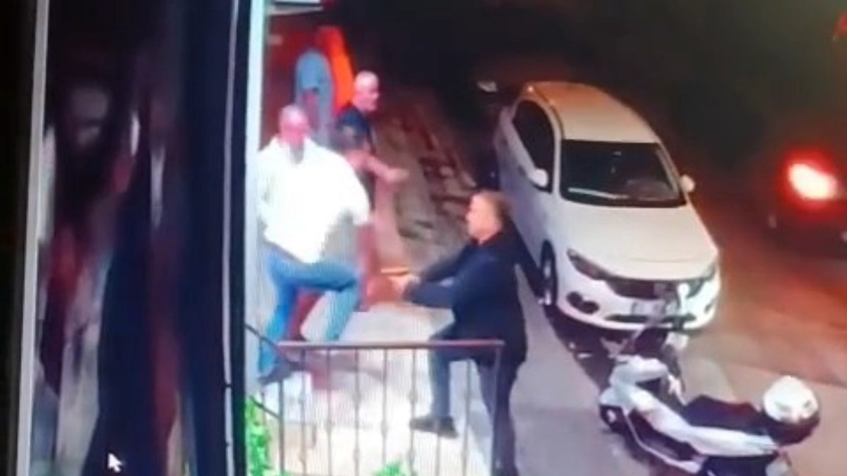 İstanbul'da oyun salonuna düzenlenen silahlı saldırı kamerada