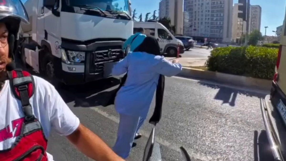İstanbul'da tırın kör noktasında kalan kadın son anda kurtuldu