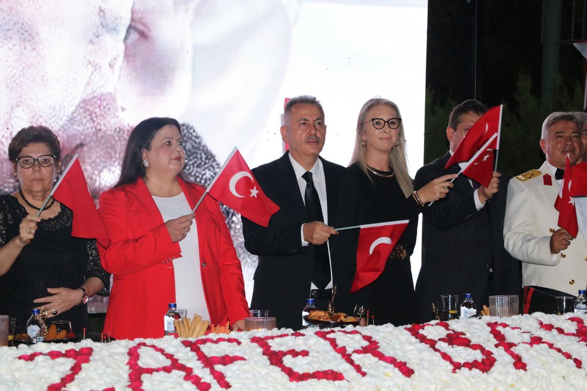 İzmir'de 30 Ağustos Zafer Bayramı Resepsiyonu