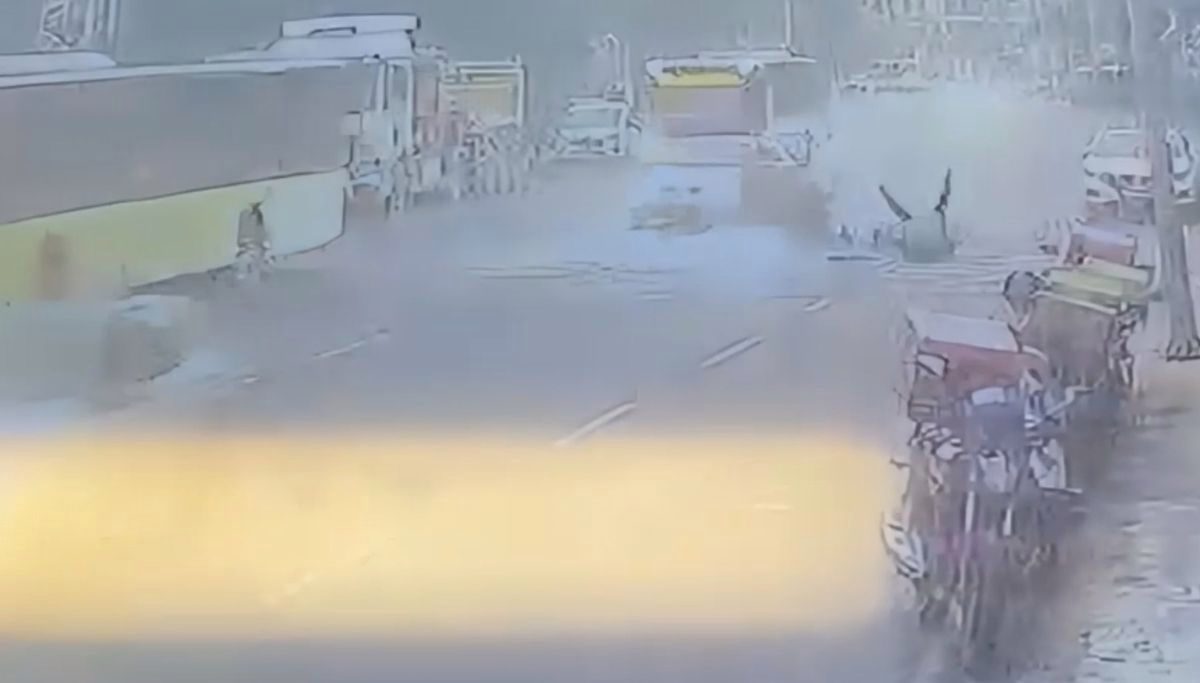 Kağıthane'de motokurye zincirleme kazaya neden oldu